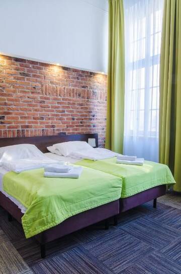 Фото номера Двухместный номер с 2 отдельными кроватями Отель Hotel Artus - Old Town г. Гданьск 10