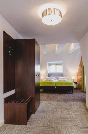 Фото номера Улучшенный четырехместный номер Отель Hotel Artus - Old Town г. Гданьск 5
