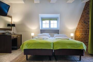 Фото номера Улучшенный четырехместный номер Отель Hotel Artus - Old Town г. Гданьск 6
