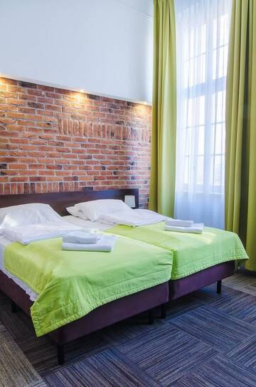 Фото номера Двухместный номер с 2 отдельными кроватями Отель Hotel Artus - Old Town г. Гданьск 6