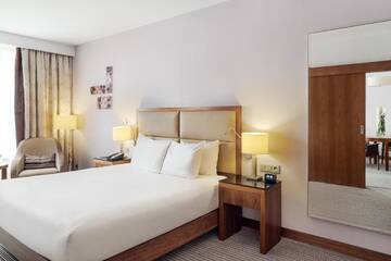 Фото номера Номер &quot;Hilton&quot; c кроватью размера &quot;king-size&quot; Отель Hilton Gdansk г. Гданьск 2