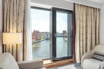 Фото номера Номер Делюкс Hilton с кроватью размера «king-size» Отель Hilton Gdansk г. Гданьск 3