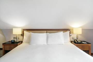 Фото номера Номер &quot;Hilton&quot; c кроватью размера &quot;king-size&quot; Отель Hilton Gdansk г. Гданьск 3