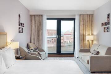 Фото номера Номер Делюкс Hilton с кроватью размера «king-size» Отель Hilton Gdansk г. Гданьск 5