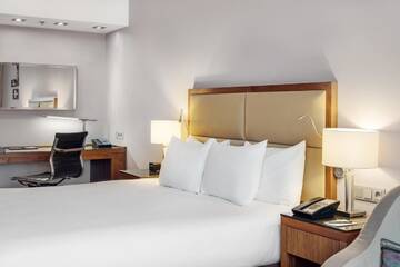 Фото номера Номер &quot;Hilton&quot; c кроватью размера &quot;king-size&quot; Отель Hilton Gdansk г. Гданьск 5