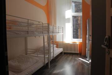 Фото номера Четырехместный номер с общей ванной комнатой Хостелы La Guitarra Hostel Gdańsk г. Гданьск 3