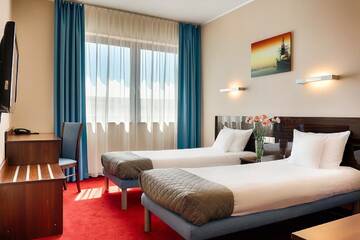 Фото номера Двухместный номер с 2 отдельными кроватями Отель Focus Hotel Gdańsk г. Гданьск 3