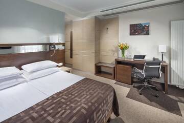 Фото номера Номер с кроватью размера «king-size» Отель Hotel Arkon Park Business &amp; Sport г. Гданьск 5
