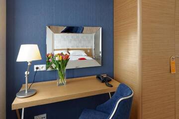 Фото номера Улучшенный люкс Отель Marina Club Hotel Old Town г. Гданьск 14