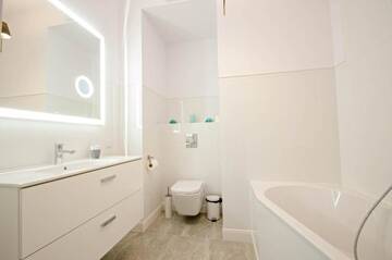 Фото номера Three-Bedroom Apartment - Wypoczynkowa 34A Апартаменты Grand Apartments - Neptun Park. г. Гданьск 14