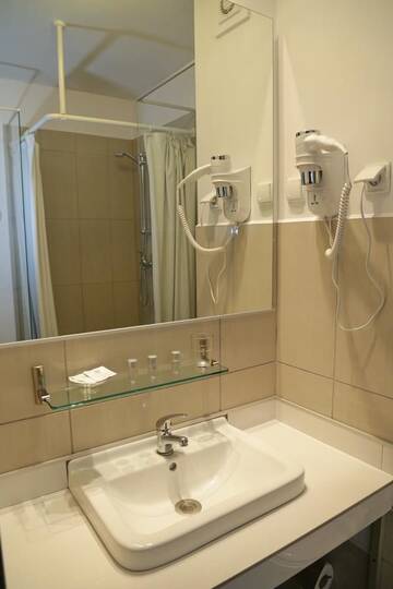 Фото номера One-Bedroom Apartment with Kitchenette, Queen Size Bed and Sofa Bed Отели типа «постель и завтрак» B &amp; B Tomula г. Гданьск 12