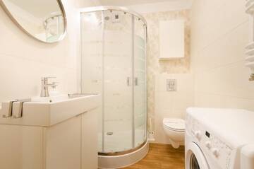 Фото номера Апартаменты с балконом – Chmielna, 71 Апартаменты Littleheaven Apartments г. Гданьск 2