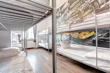 Фото номера Кровать в общем 6-местном номере Хостелы 3 City Hostel г. Гданьск 3