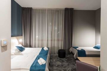 Фото номера Стандартный трехместный номер Отель Hotel Zatoka г. Гданьск 5