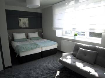 Фото номера Двухместный номер Делюкс с 1 кроватью и душем Отель So Stay Hotel г. Гданьск 4