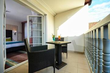 Фото номера Улучшенный двухместный номер с 1 кроватью и балконом Отель Stay Inn Hotel г. Гданьск 4
