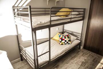Фото номера Трехместный номер с общей ванной комнатой Хостелы Bi-Pi Hostel г. Гданьск 10
