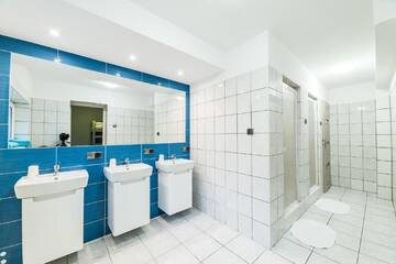 Фото номера Шестиместный номер с собственной ванной комнатой Хостелы Hostel Filip 2 г. Гданьск 11