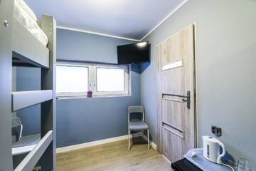 Фото номера Шестиместный номер с собственной ванной комнатой Хостелы Hostel Filip 2 г. Гданьск 12