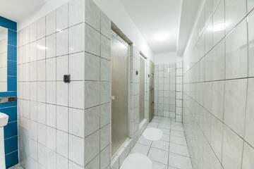 Фото номера Шестиместный номер с собственной ванной комнатой Хостелы Hostel Filip 2 г. Гданьск 16