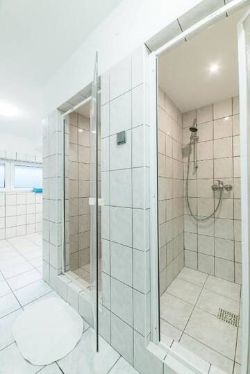 Фото номера Шестиместный номер с собственной ванной комнатой Хостелы Hostel Filip 2 г. Гданьск 17