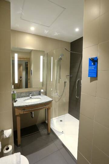 Фото номера Двухместный номер с 2 отдельными кроватями Отель Hampton By Hilton Gdansk Old Town г. Гданьск 5