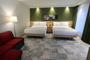 Фото номера Семейный номер с 2 кроватями размера «queen-size» и видом на город Отель Hampton By Hilton Gdansk Old Town г. Гданьск 4