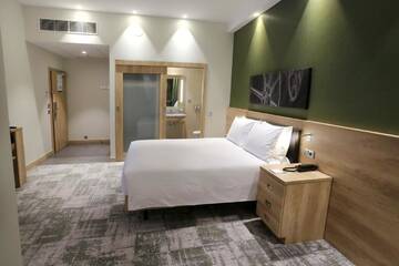 Фото номера Номер с кроватью размера queen-size и видом на город Отель Hampton By Hilton Gdansk Old Town г. Гданьск 3