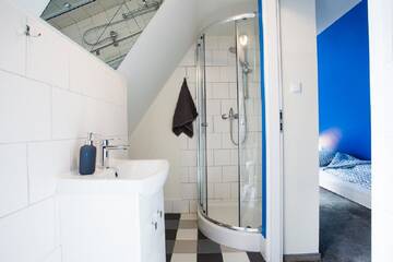 Фото номера Cемейный номер с собственной ванной комнатой Хостелы Moon Hostel г. Гданьск 4