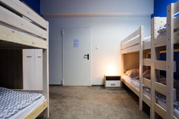 Фото номера Шестиместный номер с общей ванной комнатой Хостелы Moon Hostel г. Гданьск 3