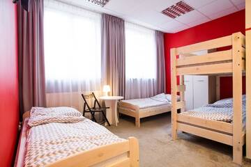 Фото номера Четырехместный номер с общей ванной комнатой Хостелы Moon Hostel г. Гданьск 2