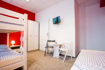 Фото номера Трехместный номер с собственной ванной комнатой Хостелы Moon Hostel г. Гданьск 3
