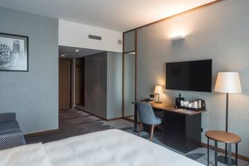 Фото номера Семейный номер с видом на реку Отель Radisson Hotel &amp; Suites, Gdansk г. Гданьск 4