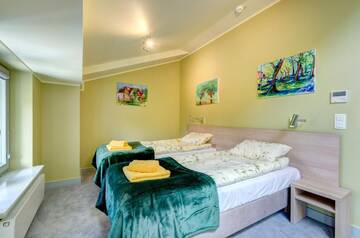 Фото номера Double or Twin Room with Garden View- adapted for people with disabilities Отели типа «постель и завтрак» Ratusz B&amp;B г. Гданьск 4