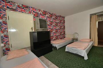 Фото номера Кровать в общем 8-местном номере Хостелы Hostel Madeira г. Гданьск 2