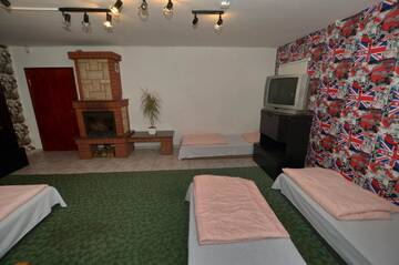 Фото номера Кровать в общем 8-местном номере Хостелы Hostel Madeira г. Гданьск 8