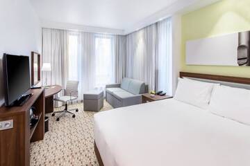Фото номера Номер с кроватью размера «queen-size» Отель Hampton By Hilton Gdansk Oliwa г. Гданьск 7
