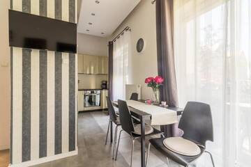 Фото номера Апартаменты с видом на сад и парковкой Апартаменты Apartamenty Apartinfo Chmielna Park г. Гданьск 3