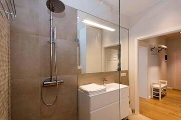 Фото номера Улучшенные апартаменты - 47 Długa Street Апартаменты Blue Mandarin Old Town г. Гданьск 8
