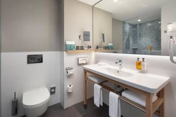 Фото номера Стандартный номер Отель Holiday Inn Gdansk - City Centre г. Гданьск 3