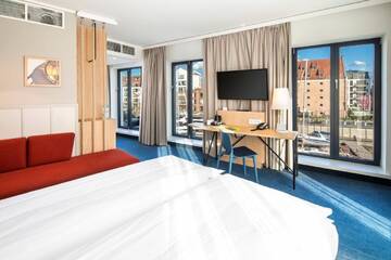 Фото номера Представительский номер с видом на реку Отель Holiday Inn Gdansk - City Centre г. Гданьск 4