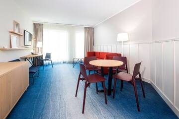 Фото номера Люкс с 2 комнатами Отель Holiday Inn Gdansk - City Centre г. Гданьск 2
