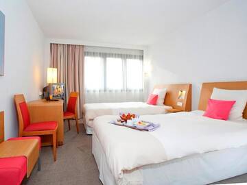 Фото номера Стандартный двухместный номер с 2 отдельными кроватями Отель Novotel Gdansk Centrum г. Гданьск 2