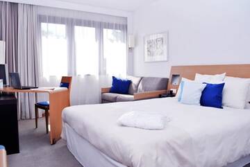 Фото номера Стандартный двухместный номер с 1 кроватью Отель Novotel Gdansk Centrum г. Гданьск 6