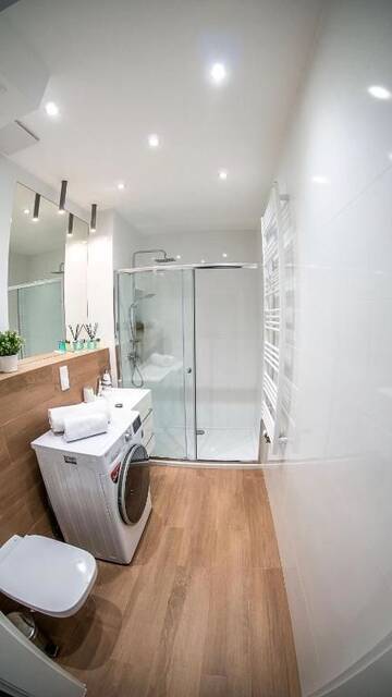 Фото номера Апартаменты Делюкс Апарт-отели Apartamenty Baltica Towers Modern White&amp;Black г. Гданьск 23