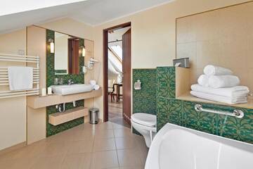 Фото номера Улучшенный двухместный номер с 1 кроватью Отель Hotel Bonum Old Town г. Гданьск 10