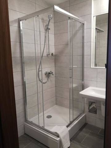 Фото номера Просторный двухместный номер с 2 отдельными кроватями Отель Hotel Oliwski г. Гданьск 6