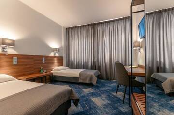 Фото номера Двухместный номер с 2 отдельными кроватями Отель Hotel Oliwski г. Гданьск 4